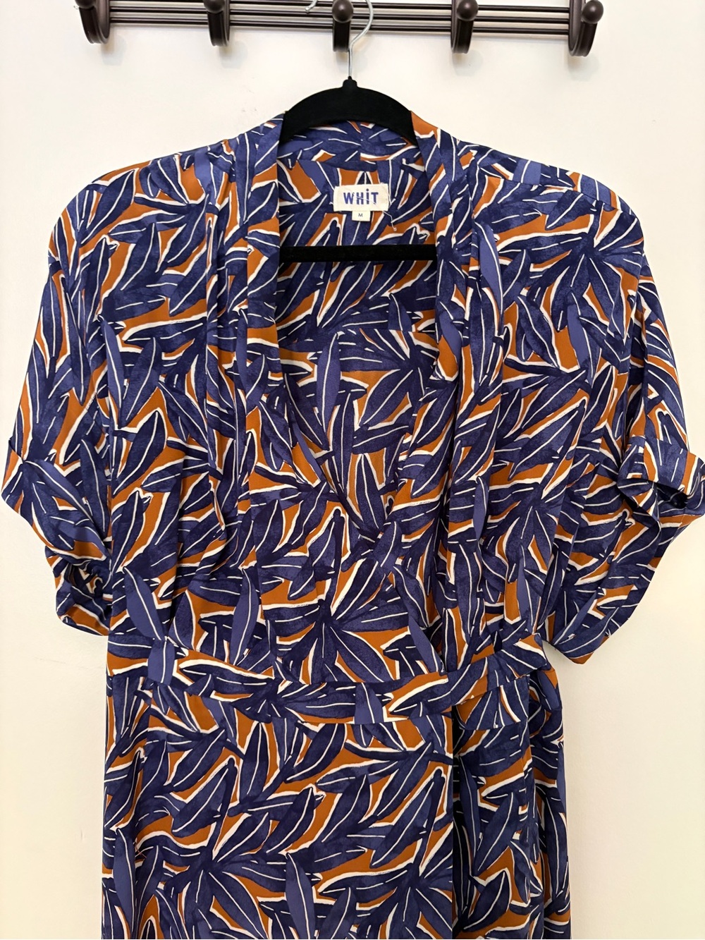 WHIT NY (Whitney Pozgay) 100% Silk Abstract Leaf Print Wrap Dress